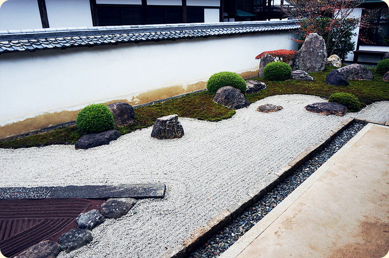 建物内から見た二河白道の庭