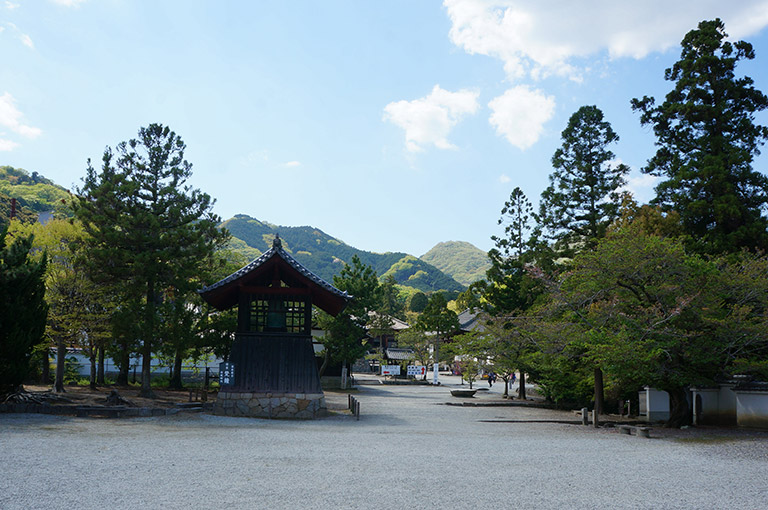 當麻寺境内